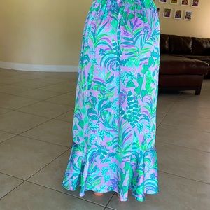 Beautiful mid-length silk skirt. Lilly Pulitzer. Gorgeous.